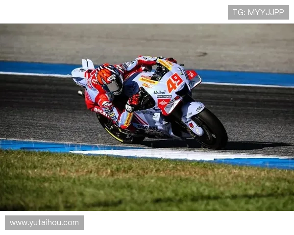 MotoGP赛场惊现激烈对决新星强势崛起表现亮眼引发车迷热议