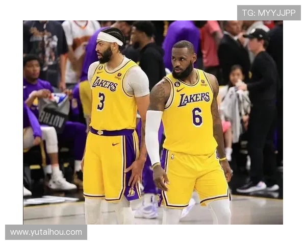 詹姆斯与浓眉联手带领湖人逆转勇士 结束连败迎来赛季首胜